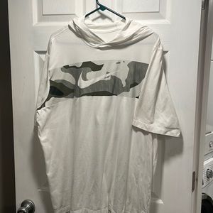 Nike hooded shirt sleeve T-shirt